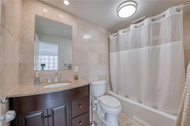 Building Photo - 320 Fort Duquesne Blvd