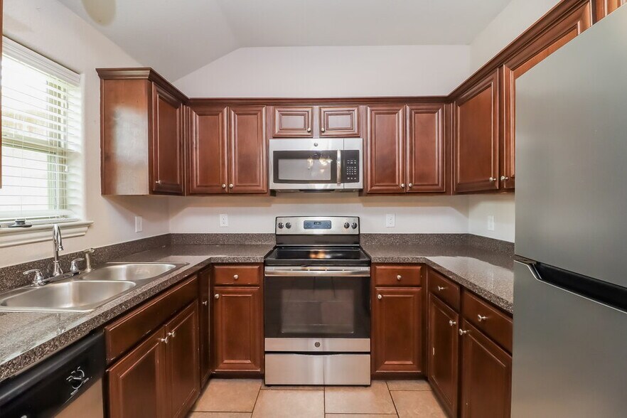 Building Photo - 7648 Hollow Point Dr