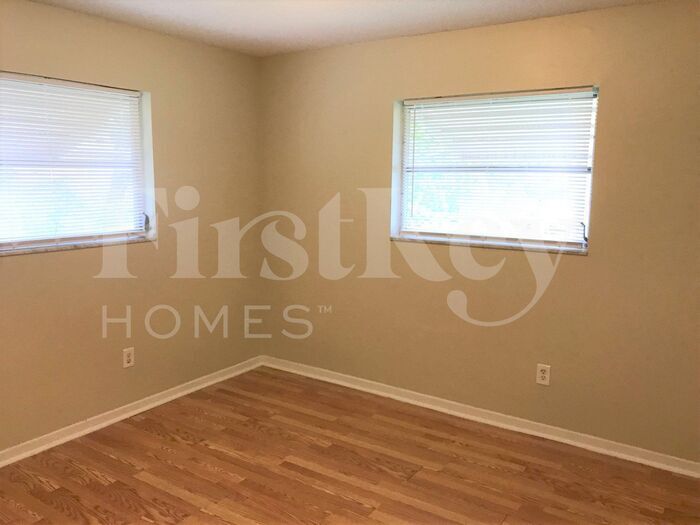 Building Photo - 207 Porter Pl
