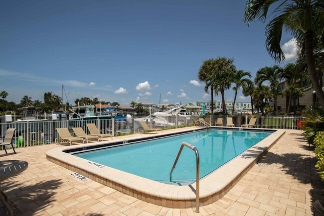 Building Photo - Tierra Verde WATERFRONT Annual Unfurn. 3BR 3BA 2 Car Tandem Garage Townhome & optional slip