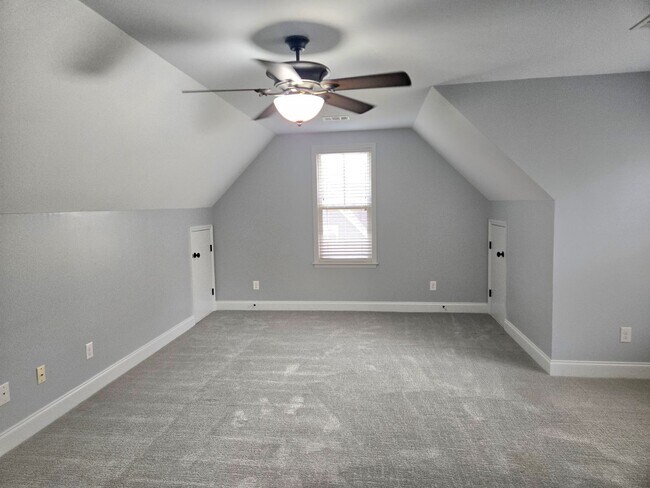 Building Photo - 643 Burgamy Pass