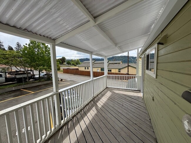 Building Photo - 133 NE Main St