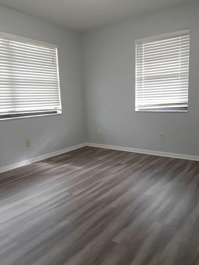 Building Photo - 4648 Summit Blvd