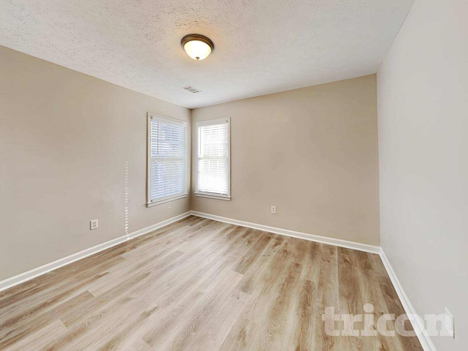 Building Photo - 160 Wisteria Way