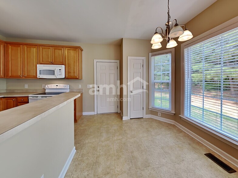 Building Photo - 56 Locket Dr