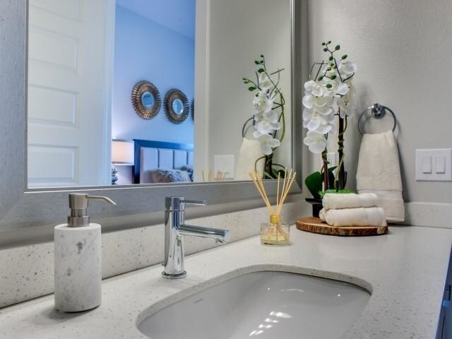 Building Photo - 2 bedroom in Dallas TX 75202