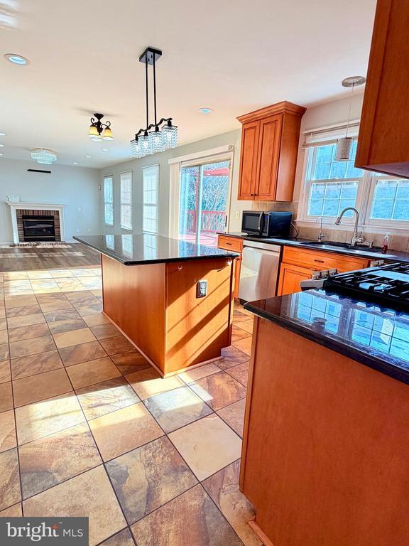 Building Photo - 33 Christopher Way