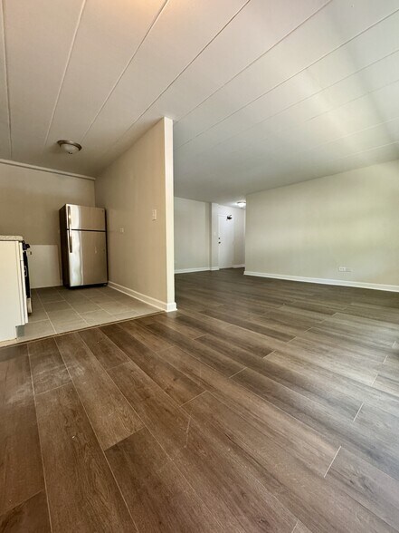 Building Photo - 7234 N Ridge Blvd