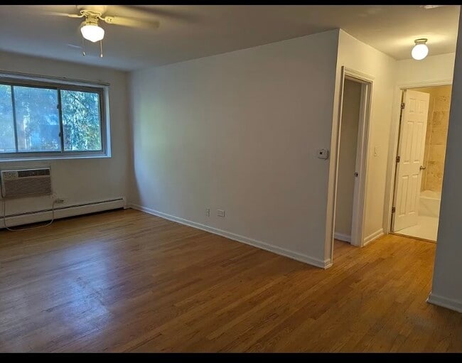 Building Photo - 1415 W Lunt Ave