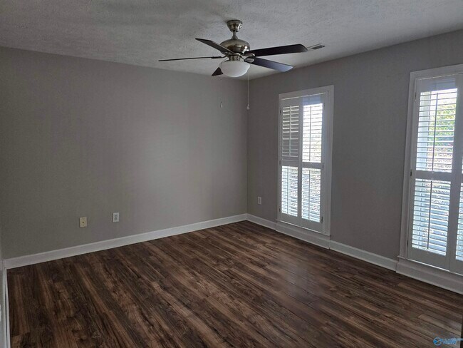 Building Photo - 100 Tanglefoot Dr