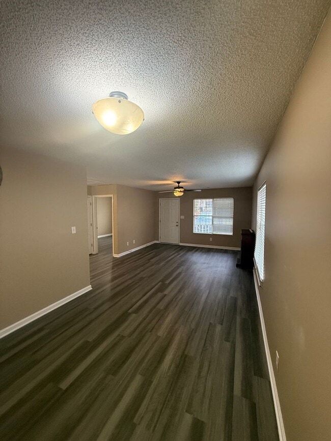 Building Photo - 2 Bed 2 Bath Home Near Cherry Park