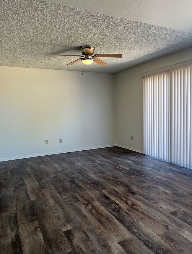 Building Photo - NICE 3 BED HOME IN CITRUS HEIGHTS!! HUGE YARD!!