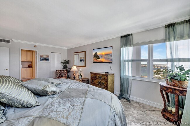 Building Photo - 2100 S Ocean Dr
