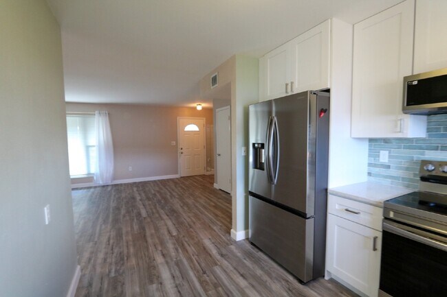 Building Photo - 1204 Harkness Way