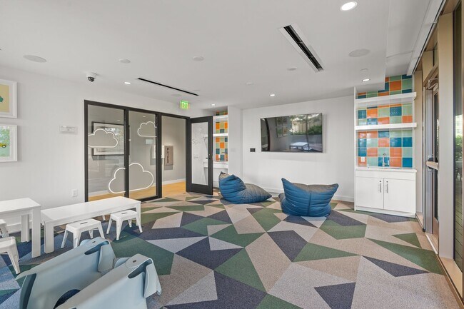 Building Photo - Furnished 1 bed / 1 bath / 1 parking at Sk...