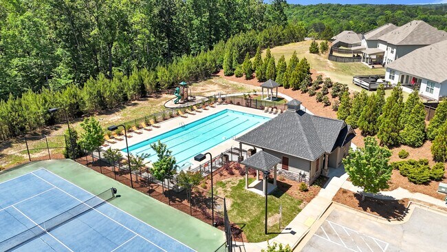 Building Photo - 3450 Sycamore Dr