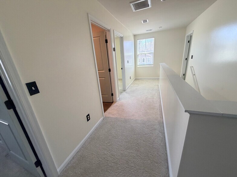 Building Photo - 3012 Blue Brook Ln