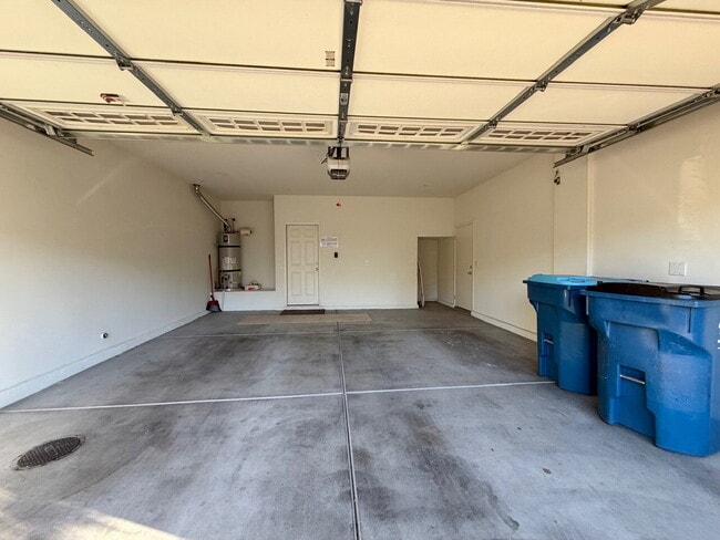 Building Photo - 3 BED 2.5 BATH 2 CAR GARAGE SINGLE FAMILY HOME W/ LOFT, BACKYARD & COMMUNITY POOL, SPA, PLAYGROUN...