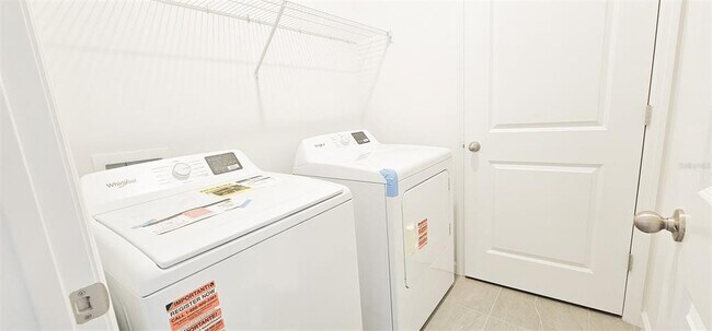 Building Photo - 413 Silver Palm Dr