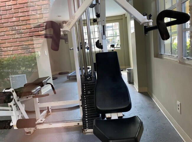 Building Photo - 2424 SE 17th St