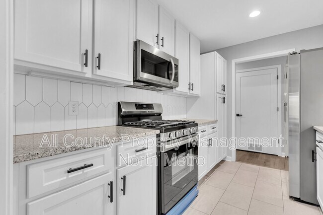 Building Photo - 1006 Canyon Point Cir