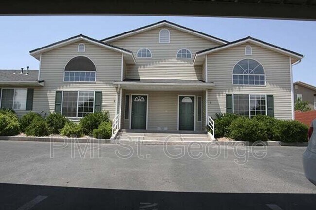 Building Photo - 2605 E 700 N