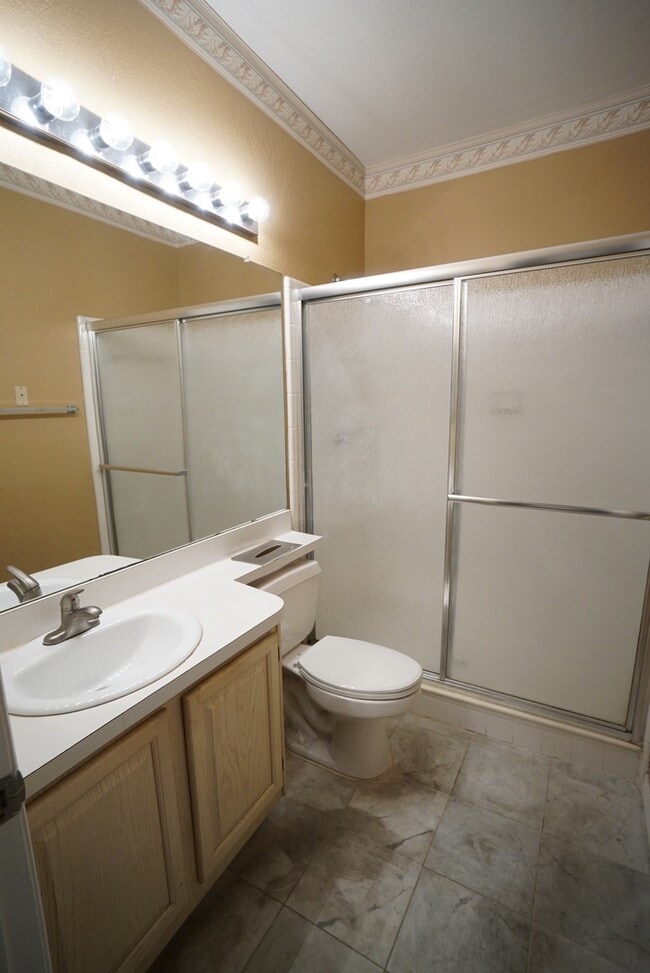 Building Photo - Harbour Island ? Resort Style Living in a ...