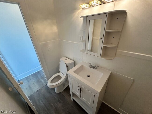 Building Photo - 2232 W 103rd St