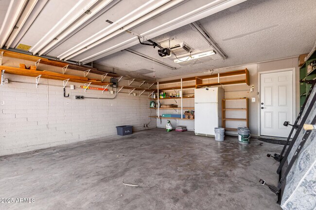 Building Photo - 3820 S Elm St