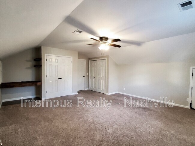 Building Photo - 547 Hopewood Ct