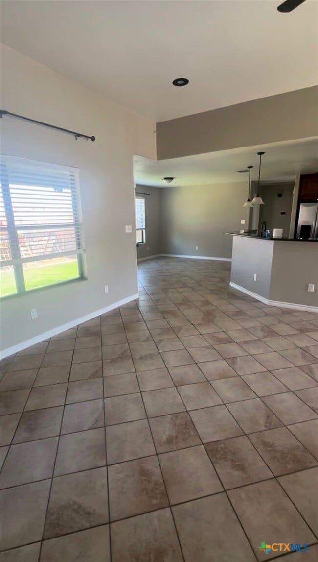 Building Photo - 2227 Sun Chase Blvd