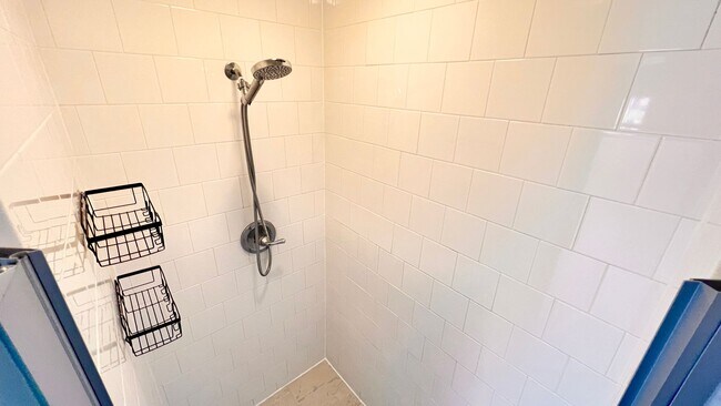 Building Photo - Unlock Your Perfect Winter Park Retreat: F...