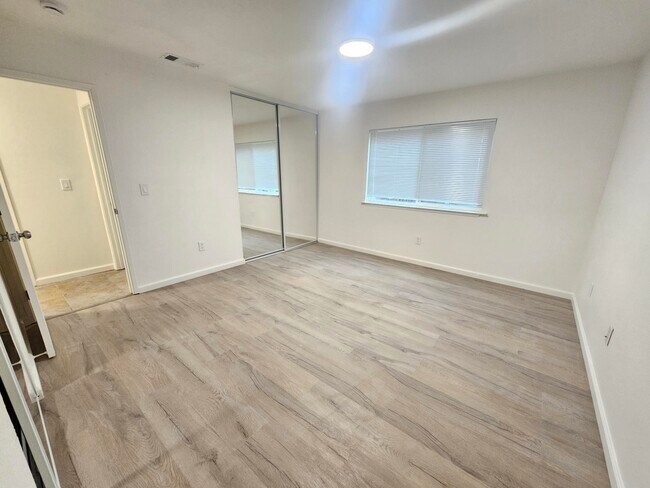 Building Photo - 2253 Hamlin Dr