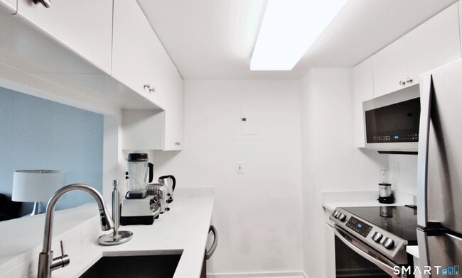 Building Photo - 127 Greyrock Pl