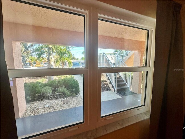 Building Photo - 535 68th Ave