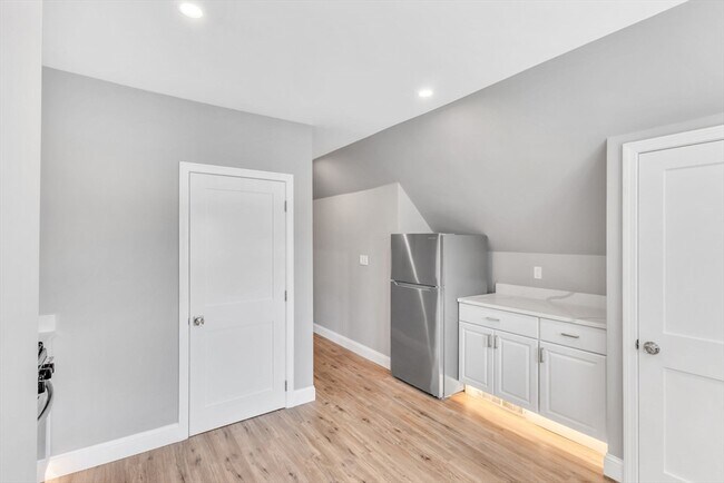 Building Photo - 5 Beckford St