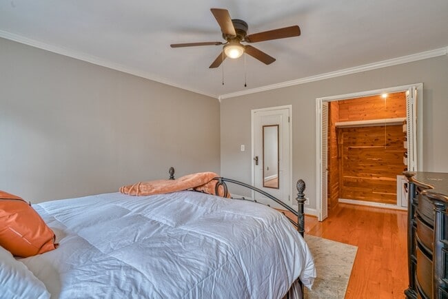 Building Photo - 907 S Bouldin St
