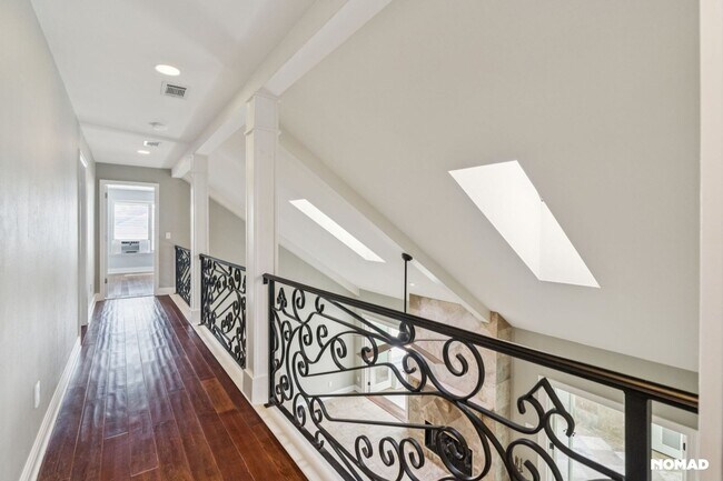 Building Photo - Spacious 4BR House in Pensacola; Pool