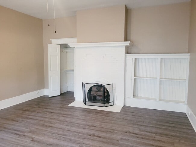 Building Photo - Awesome 1 bedroom | 1 bath apartment in historic home close to The PEARL!