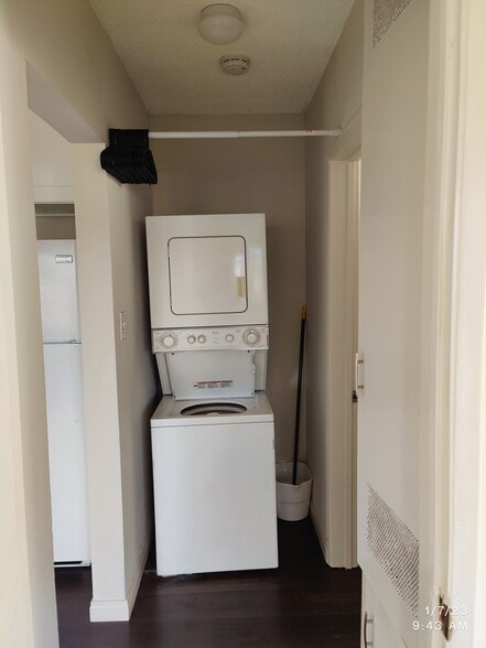 Building Photo - 2520 Malabar St