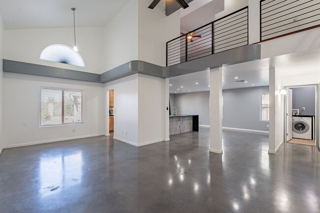 Building Photo - Pending/Rented - Modern Comfort Meets Conv...