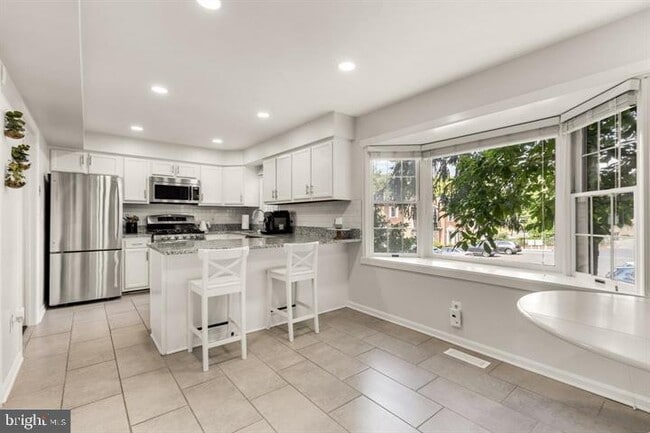 Building Photo - 10855 Lockwood Dr