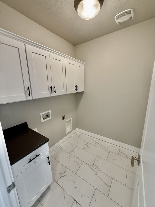 Building Photo - 7646 S Waverly Hls Ln