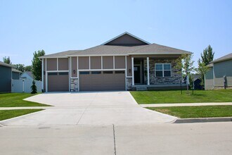 Building Photo - 25070 Eagle Vis Dr