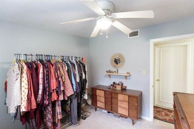 Building Photo - 820 Chestwood Ave