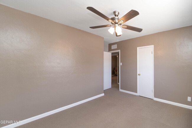 Building Photo - 321 Walsh Ln