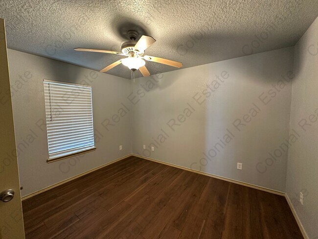 Building Photo - Beautiful 3 bedroom 2 bathroom home.