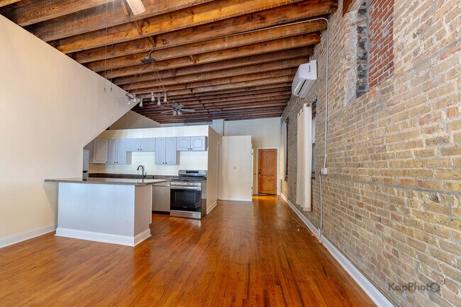 Building Photo - 2955 N Spaulding Ave