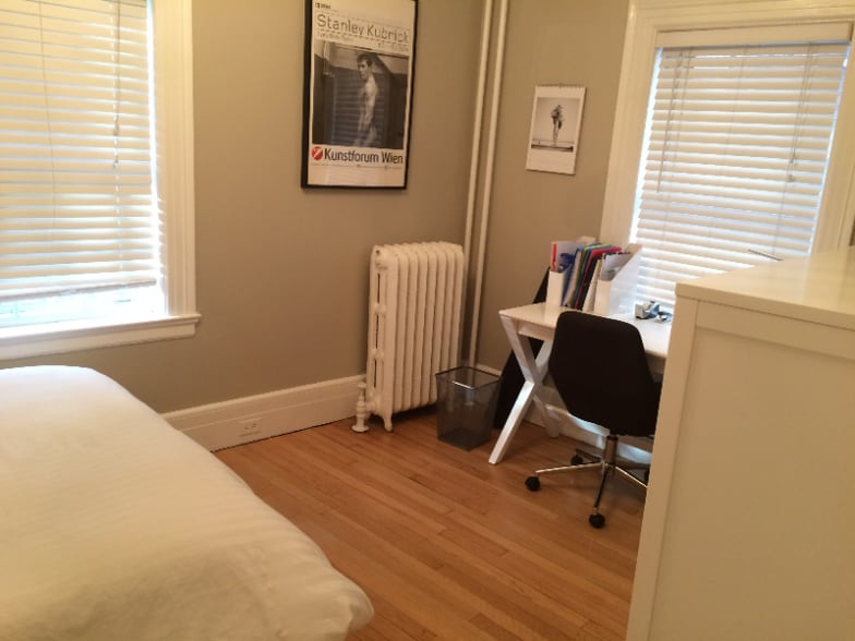 Building Photo - 16 River St