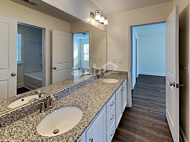 Building Photo - 145 Lindridge Dr